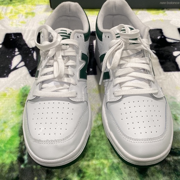 New balance white and green size 10 worn once box has a little damage to it. - Picture 11 of 14